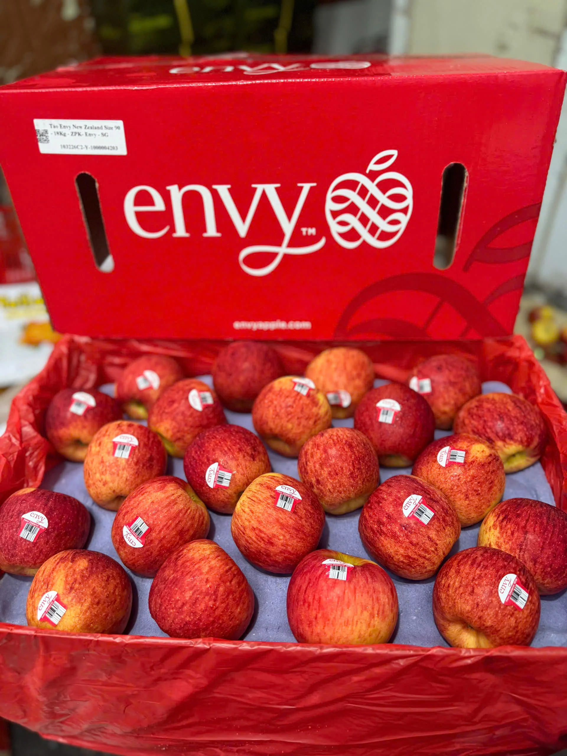 Hướng Dẫn Mua Trái Cây Nhập Khẩu Thông Minh – Bí Quyết Chọn Táo Envy Size 70 Ngon Nhất