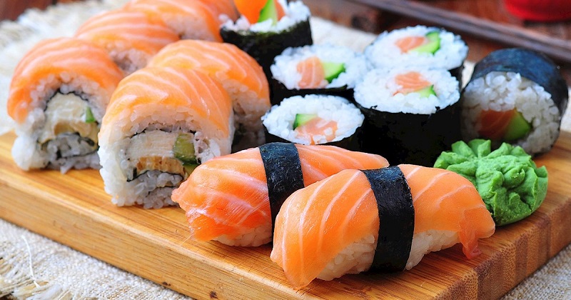 Sushi & Sashimi Nhật Bản: Cách Làm Chuẩn Vị Tại Nhà + Bí Quyết Chọn Nguyên Liệu Tươi Ngon